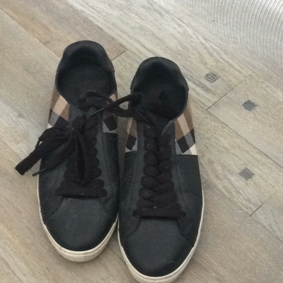 Sneaker - Picture 1 of 3